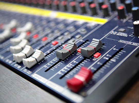 DJ Service Agentur Hamburg Berlin - Mischpult, Eventtechnik, Eventtechnikverleih